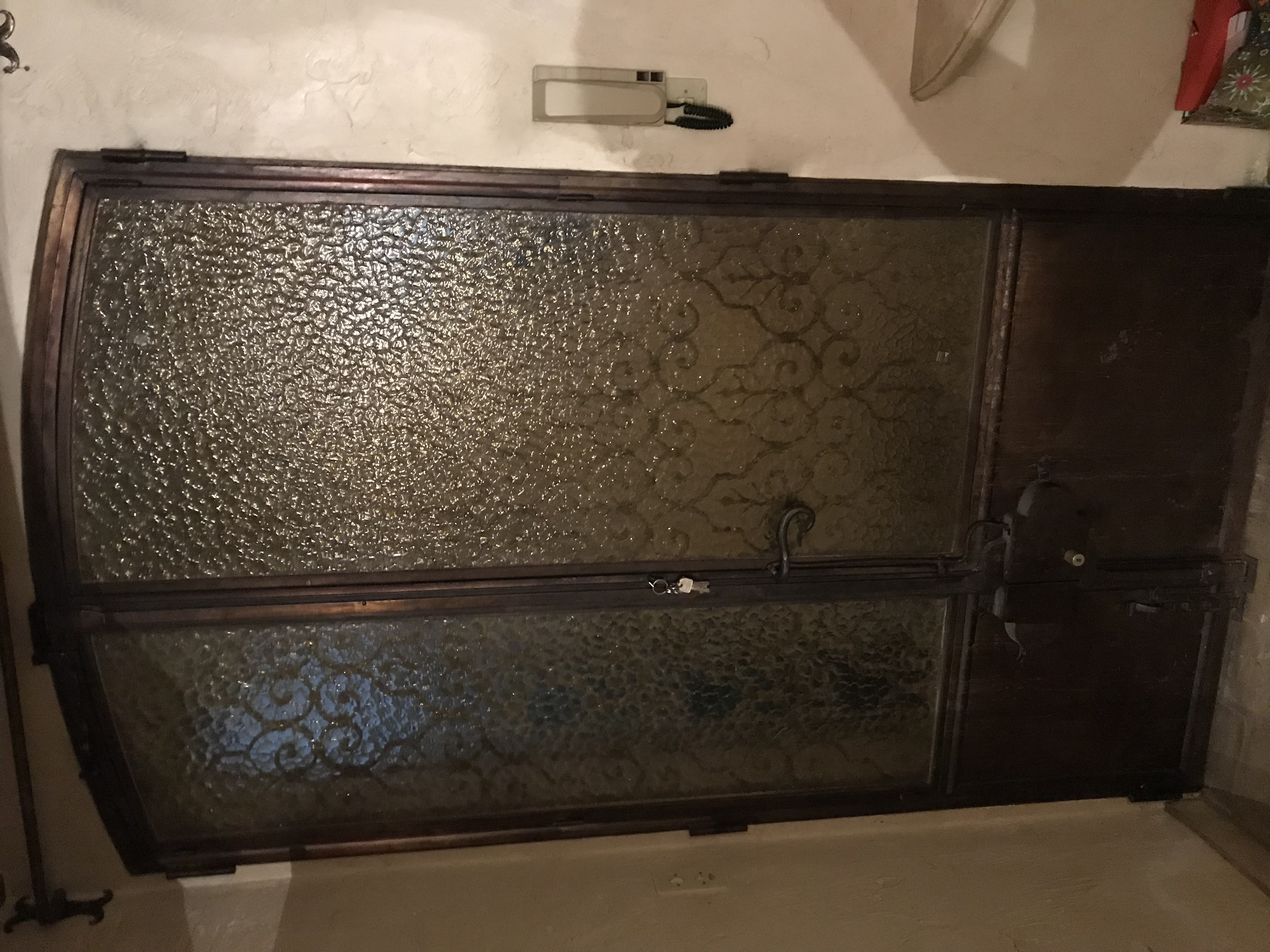 Porte de maison en fer forgé à Valbonne