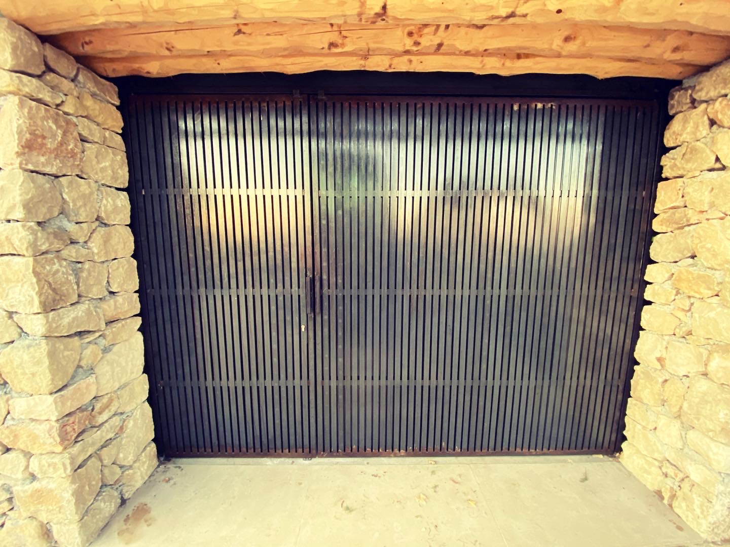 Porte blindée / rideau décoratif forgé posée à Vence